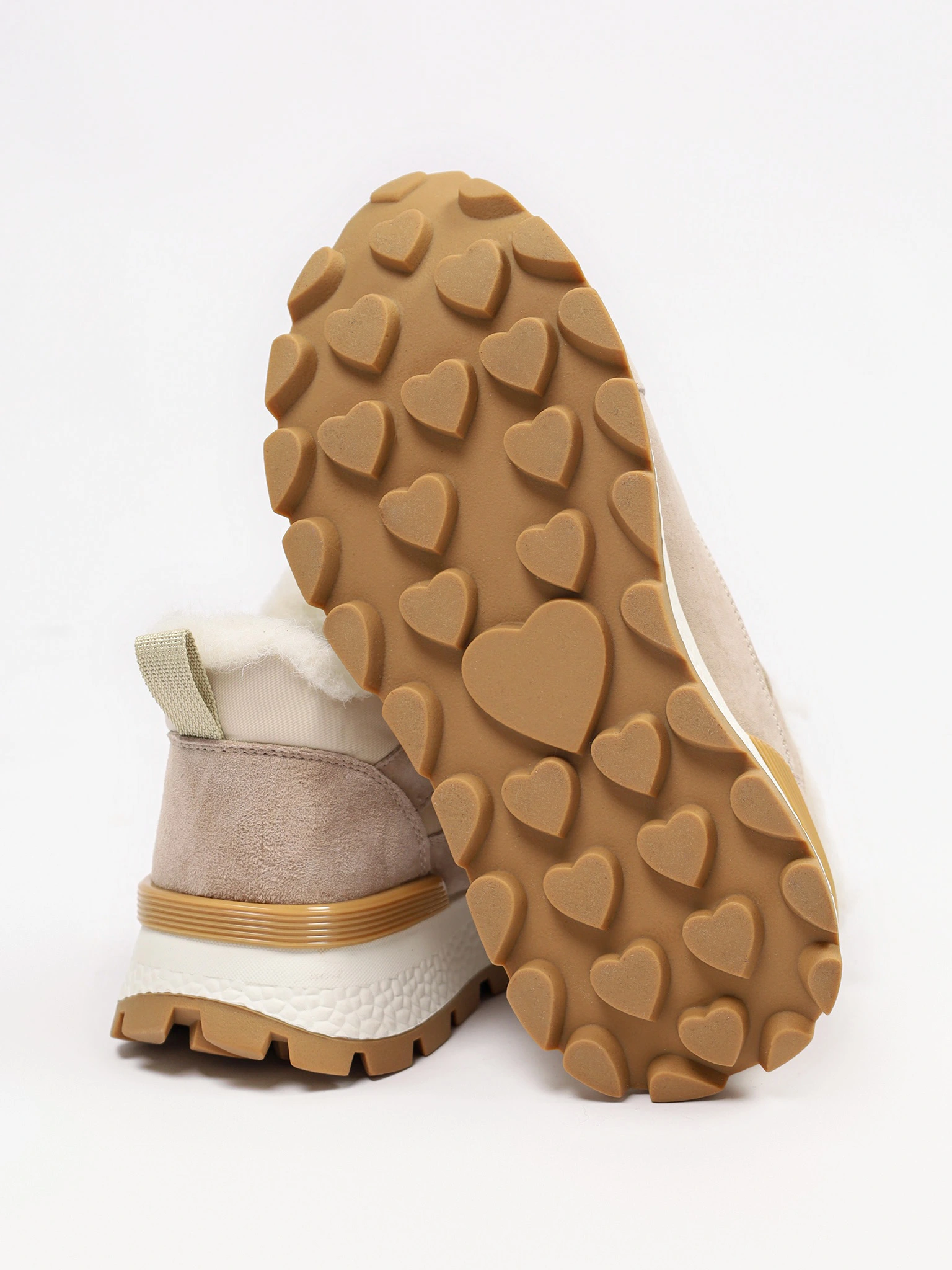 Кроссовки комбинированные бежевого цвета на рельефной подошве